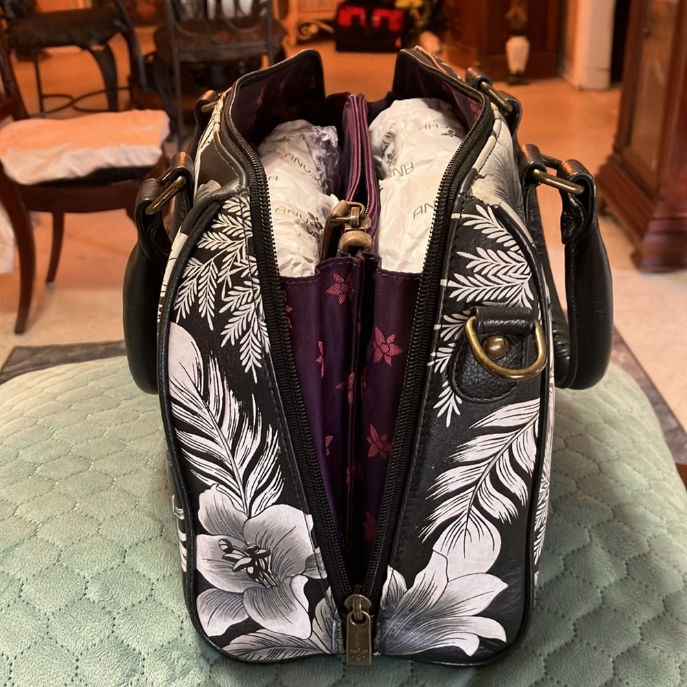 Anushka zip around satchel Cleopatra’s leopard - Picture 12 of 16